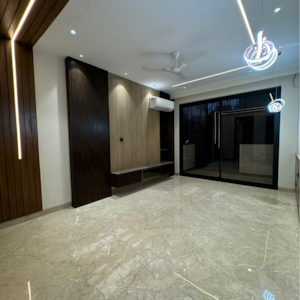 Room in 3 BHK Builder Floor at DLF Oakwood Estate, Sector 25 – for Sale