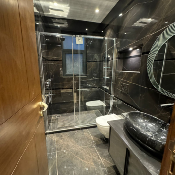 Bathroom in 3 BHK Builder Floor at DLF Oakwood Estate, Sector 25 – for Sale
