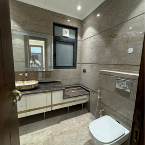 Bathroom in 3 BHK Builder Floor at DLF Oakwood Estate, Sector 25 – for Sale