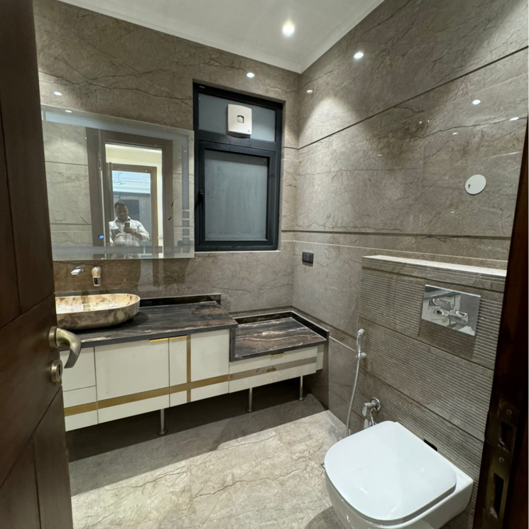Bathroom, dlf-oakwood-estate 3 Bedroom 299 Sq.Yd. Builder Floor In Sector 25 Gurgaon 8789643