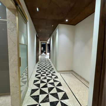 Building Lobby in 3 BHK Builder Floor at DLF Oakwood Estate, Sector 25 – for Sale