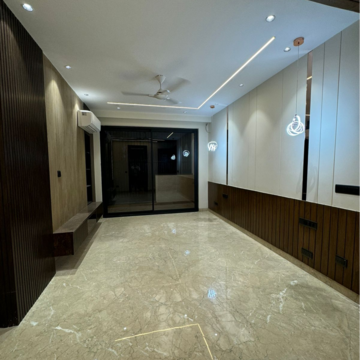 Room in 3 BHK Builder Floor at DLF Oakwood Estate, Sector 25 – for Sale