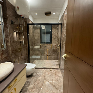 Bathroom in 3 BHK Builder Floor at DLF Oakwood Estate, Sector 25 – for Sale