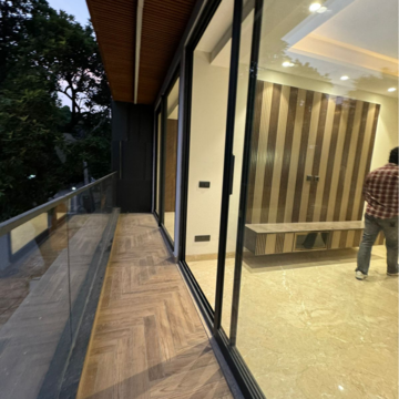Balcony in 3 BHK Builder Floor at DLF Oakwood Estate, Sector 25 – for Sale