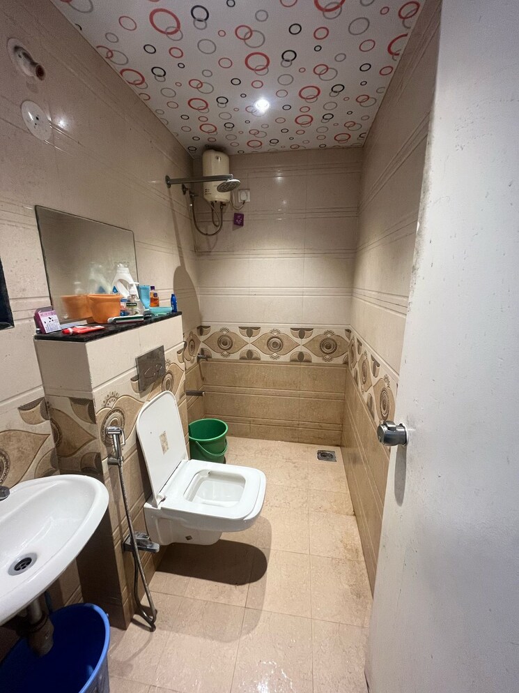 Bathroom, kumar-mahatma-society 3 Bedroom 1600 Sq.Ft. Apartment In Kothrud Pune 8789654