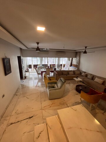Living Room in 3 BHK Apartment at Nariman Point – for Rent