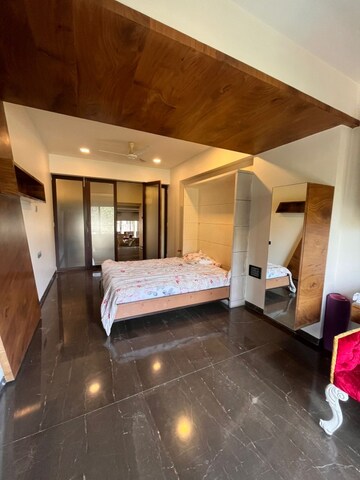 Bedroom in 3 BHK Apartment at Nariman Point – for Rent