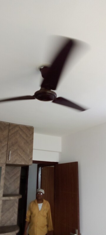 Furnished Amenities in 3 BHK Apartment at Parker White Lily, Sector 8 – for Rent