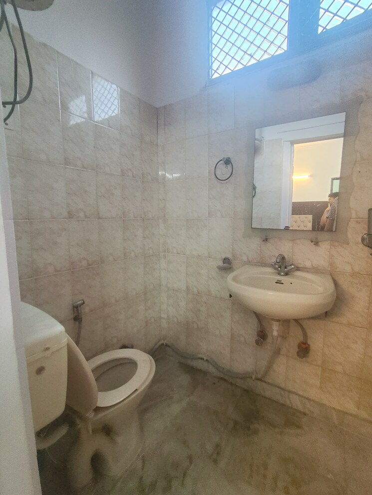 Bathroom, boutique-residential-apartments-c-220 2 Bedroom 107 Sq.Yd. Apartment In Malviya Nagar Delhi 8789714