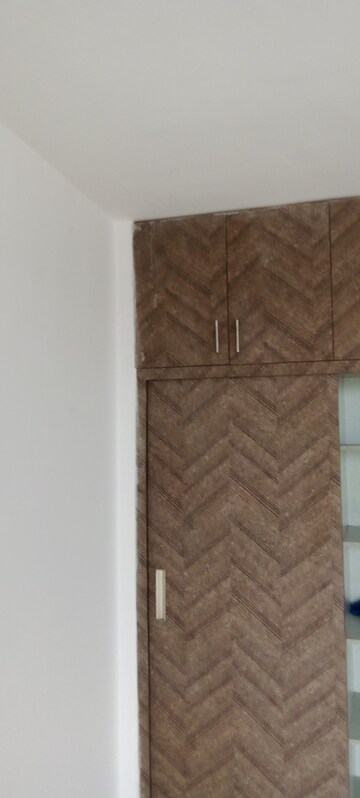 Furnished Amenities in 3 BHK Apartment at Parker White Lily, Sector 8 – for Rent