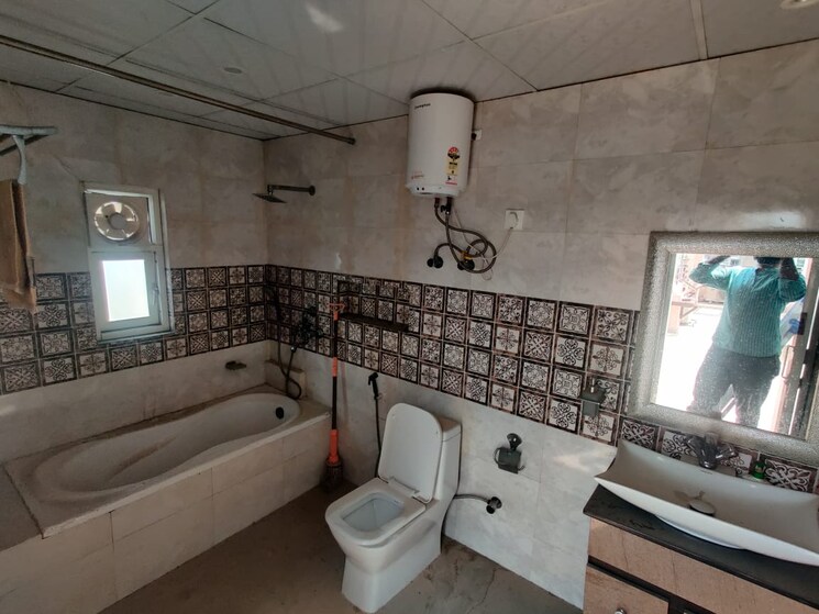 Bathroom, logix-blossom-county 4 Bedroom 3600 Sq.Ft. Penthouse In Sector 137 Noida 8789757