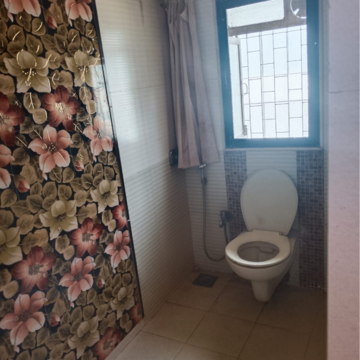Bathroom in 3 BHK Apartment at Laxmi Niwas Dadar, Mb Kowli Wadi – for Rent