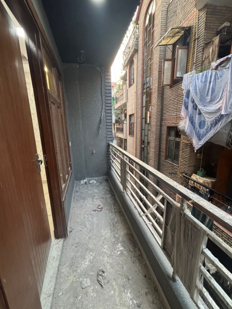 Balcony, govindpuri 3 Bedroom 750 Sq.Ft. Builder Floor In Govindpuri Delhi 8789748