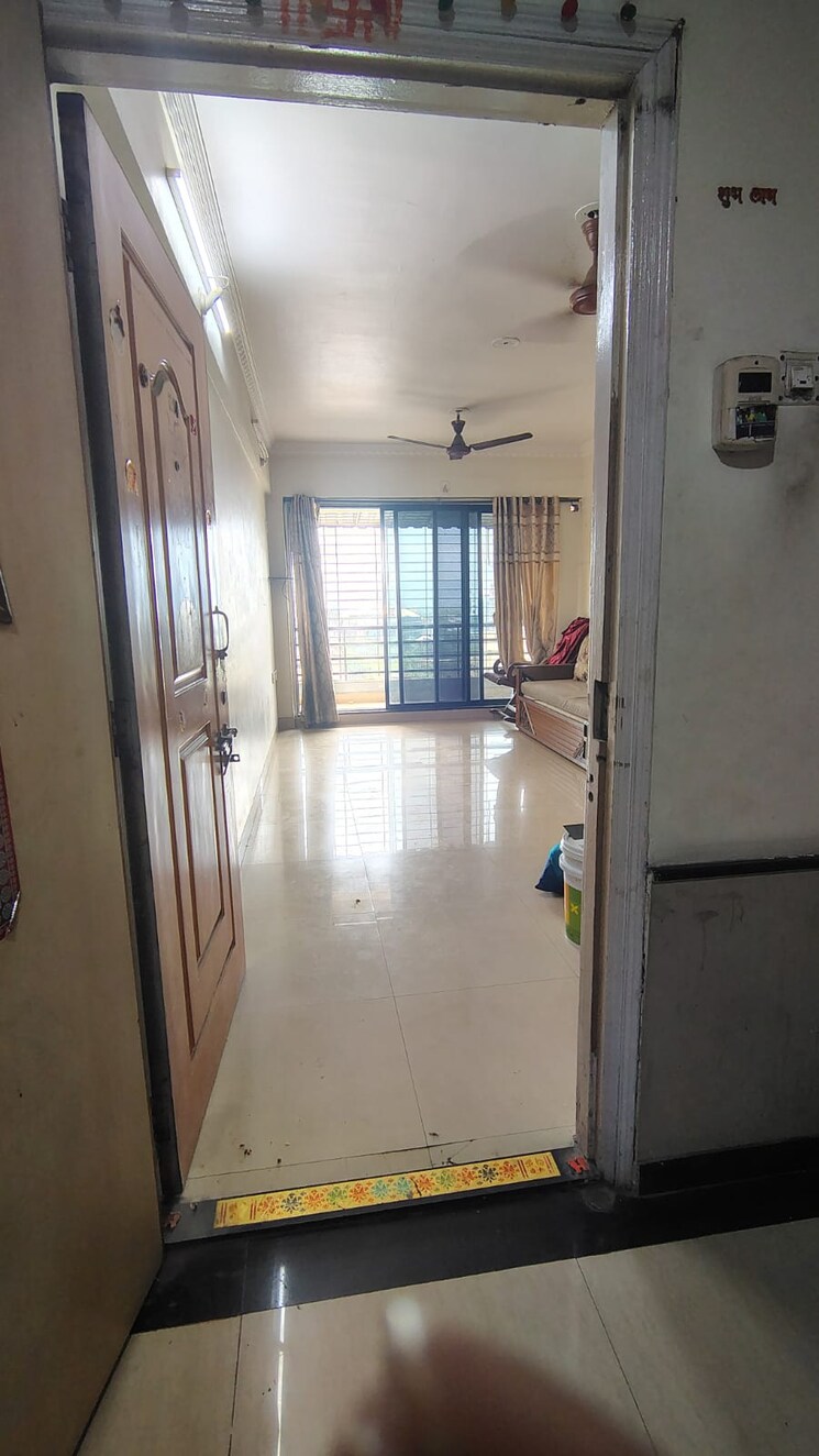 Living Room, concrete-sai-swar 3 Bedroom 1500 Sq.Ft. Apartment In Kharghar Navi Mumbai 8789746