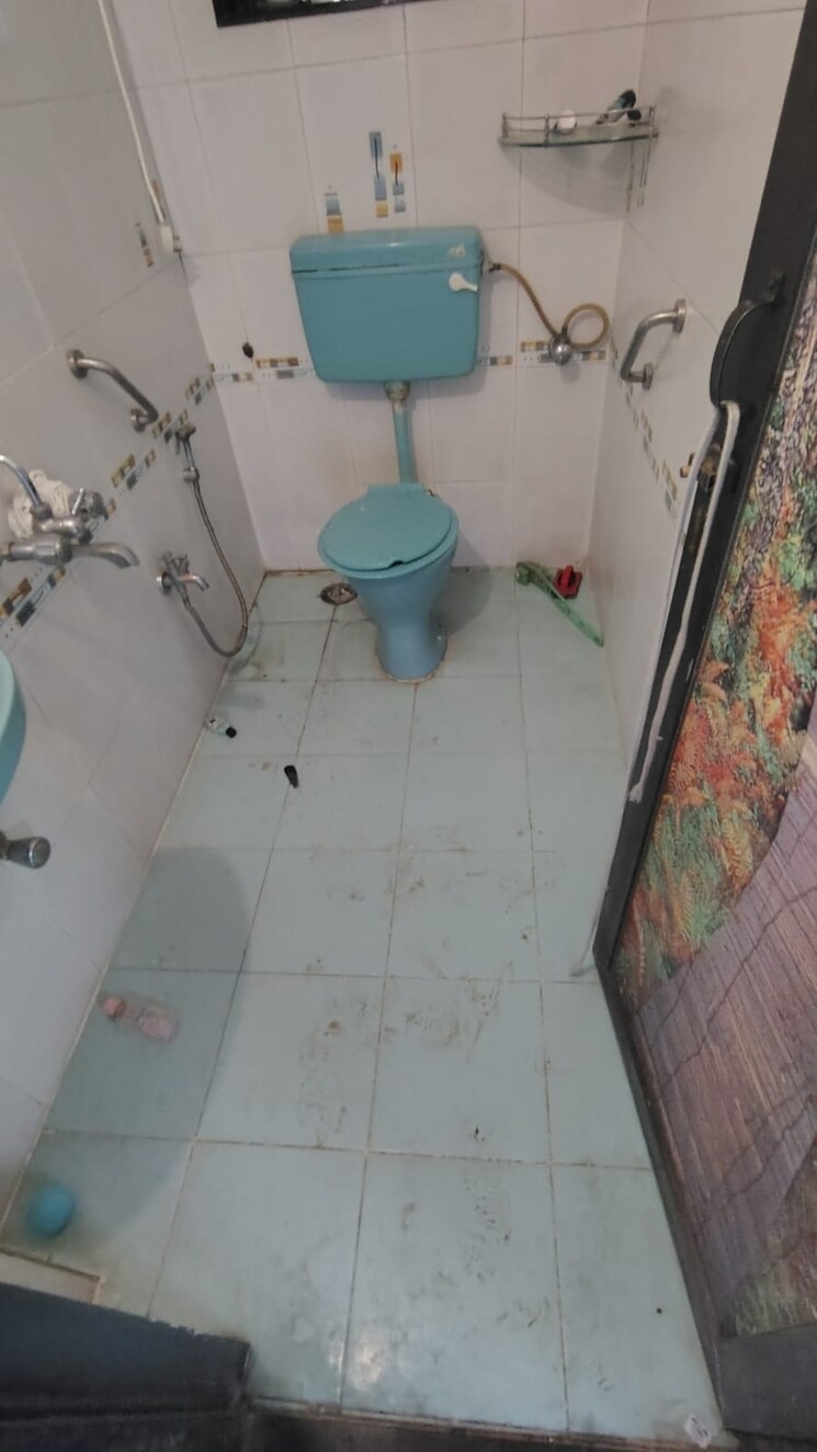 Bathroom, concrete-sai-swar 3 Bedroom 1500 Sq.Ft. Apartment In Kharghar Navi Mumbai 8789746