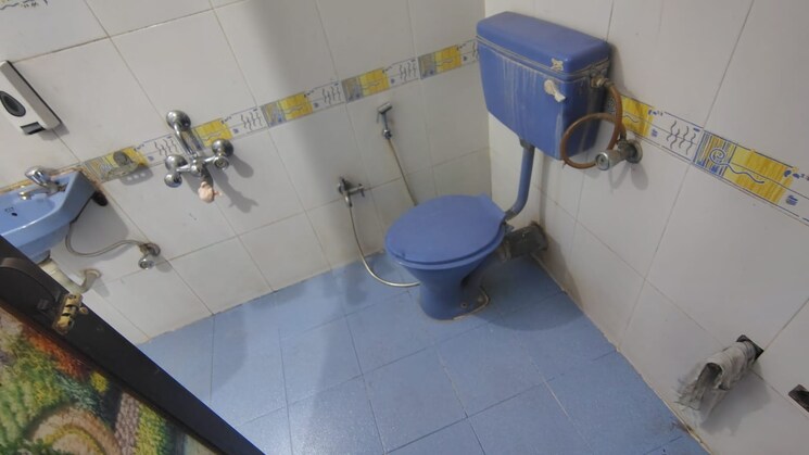 Bathroom, concrete-sai-swar 3 Bedroom 1500 Sq.Ft. Apartment In Kharghar Navi Mumbai 8789746