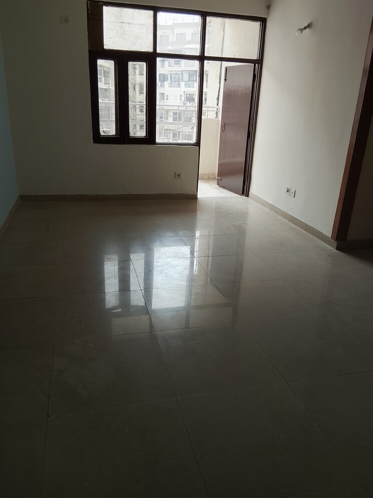 Room, amrapali-royal 3 Bedroom 1399 Sq.Ft. Apartment In Vaibhav Khand Ghaziabad 8789768