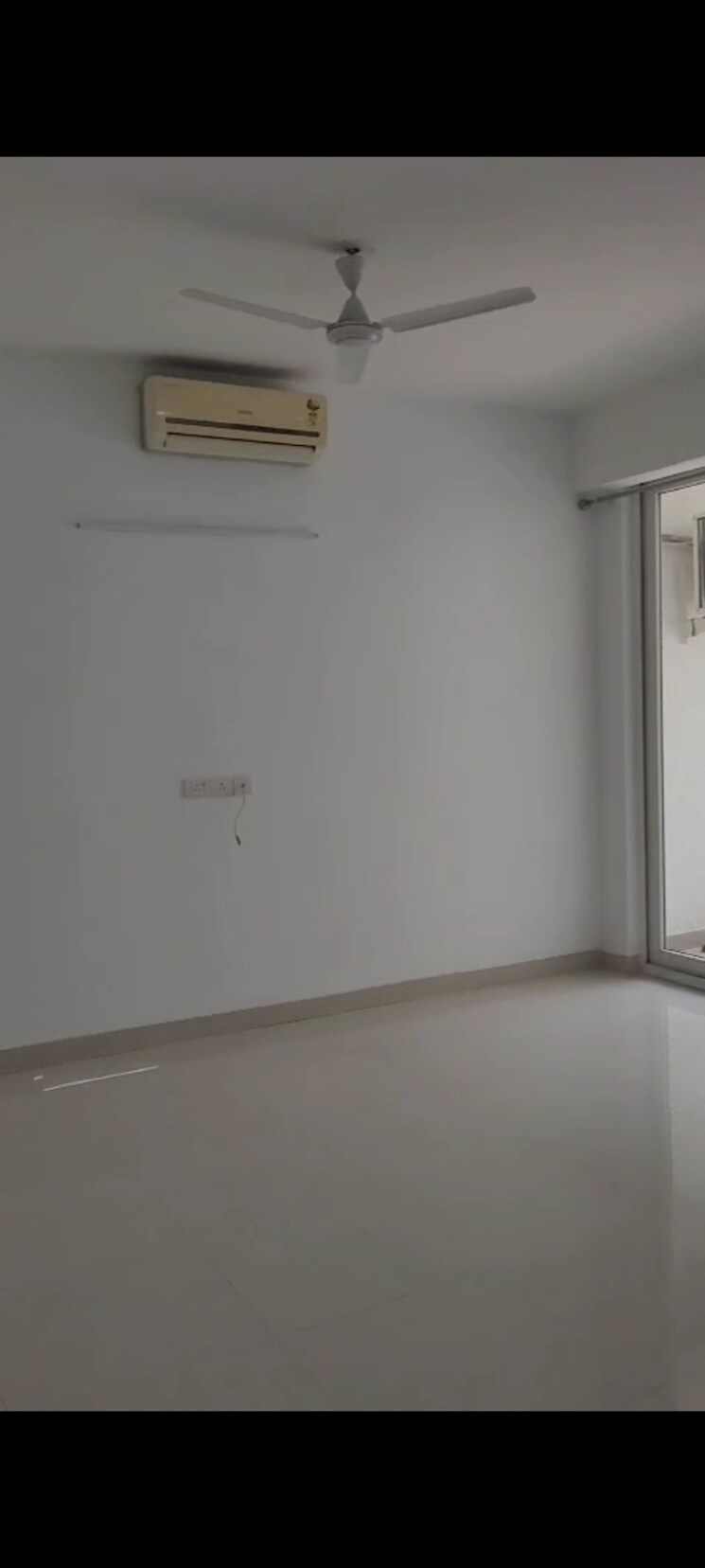 Room, emaar-the-palm-drive-palm-studios 2 Bedroom 1200 Sq.Ft. Apartment In Sector 66 Gurgaon 8789786