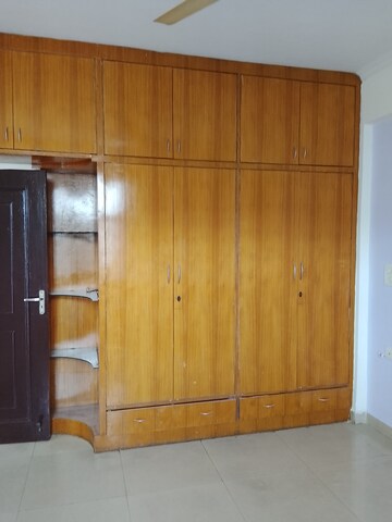 Furnished Amenities in 3 BHK Apartment at Amrapali Royal, Vaibhav Khand – for Rent