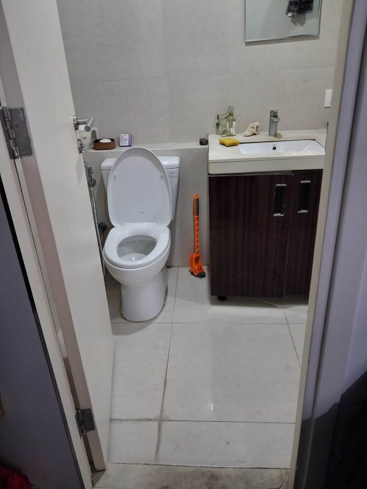 Bathroom, hiranandani-club-meadows 3 Bedroom 1720 Sq.Ft. Apartment In Bannerghatta Bangalore 8789799