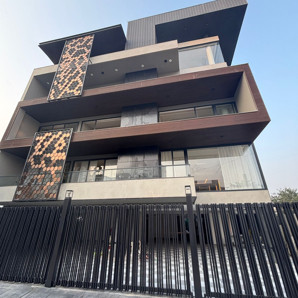 4 BHK + Pooja Room,Servant Room,Study Room 500 Sq.Yd. Builder Floor in Kohli One Malibu Town