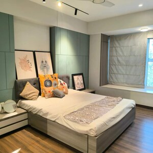 Bedroom in 5 BHK Apartment at Kandivali West – for Sale