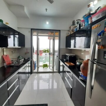 Team Area in 5 BHK Apartment at Kandivali West – for Sale