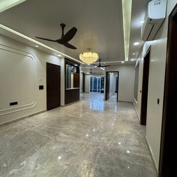 Room in 4 BHK Builder Floor at Vipul World Floors, Sector 48 – for Sale