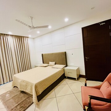 Team Area in 4 BHK Builder Floor at Vipul Business Park, Tikri – for Sale