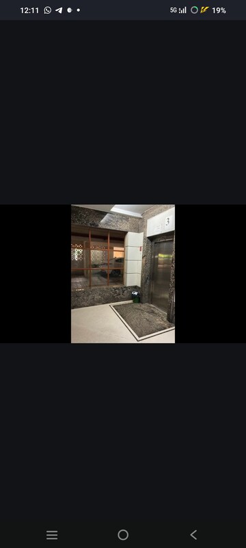 Room in 2 BHK Apartment at Versova View, Andheri West – for Rent
