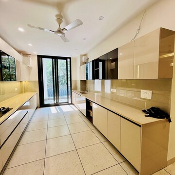 Building Lobby in 4 BHK Builder Floor at Vipul Business Park, Tikri – for Sale