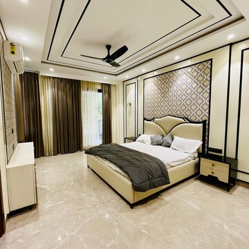 Bedroom in 4 BHK Builder Floor at Vipul Business Park, Tikri – for Sale