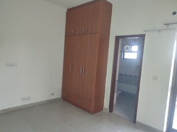 Room in 3.5 BHK Apartment at Ardee City Palm Grove Heights, Sector 52 – for Rent