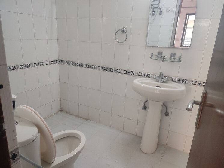 Bathroom, ardee-city-palm-grove-heights 3.5 Bedroom 2035 Sq.Ft. Apartment In Sector 52 Gurgaon 8789863