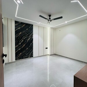 Room in 4 BHK Builder Floor at Uppal Southend, Sector 49 – for Sale