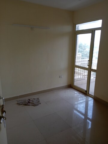 Room in 3 BHK Apartment at Conscient Habitat 78, Sector 78 – for Sale