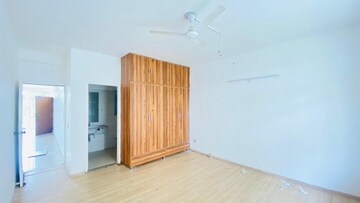Room in 3 BHK Builder Floor at DLF Hyde Park, South Mullanpur – for Rent