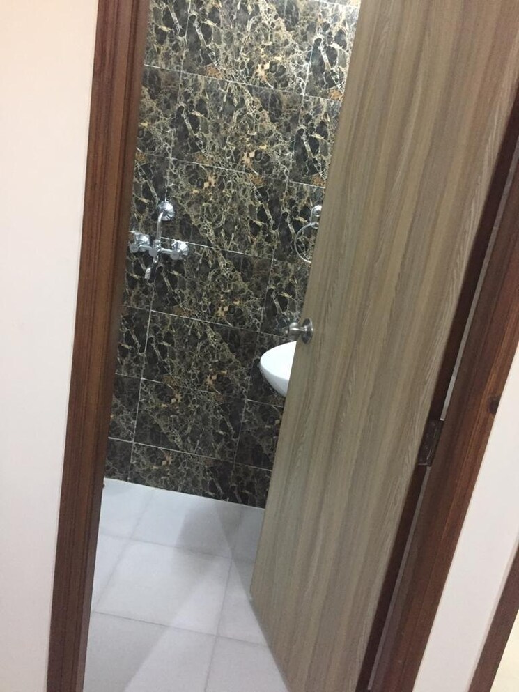 Bathroom, gupta-awas 1 RK 500 Sq.Ft. Apartment In Sector 43 Gurgaon 8789934