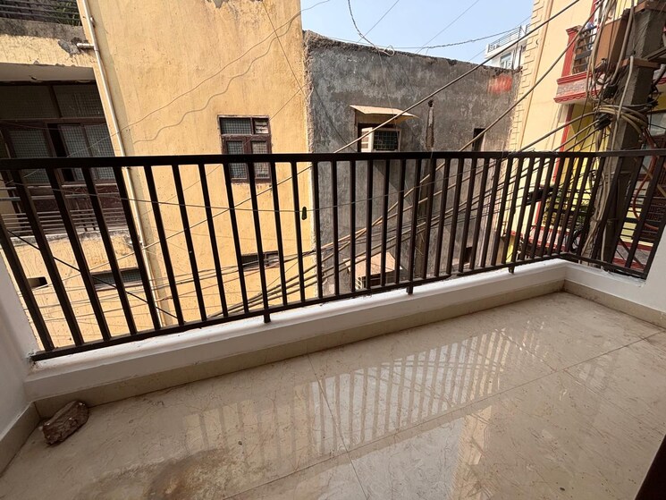 Balcony, freedom fighters enclave 1 RK 250 Sq.Ft. Builder Floor In Freedom Fighters Enclave Delhi 8789949