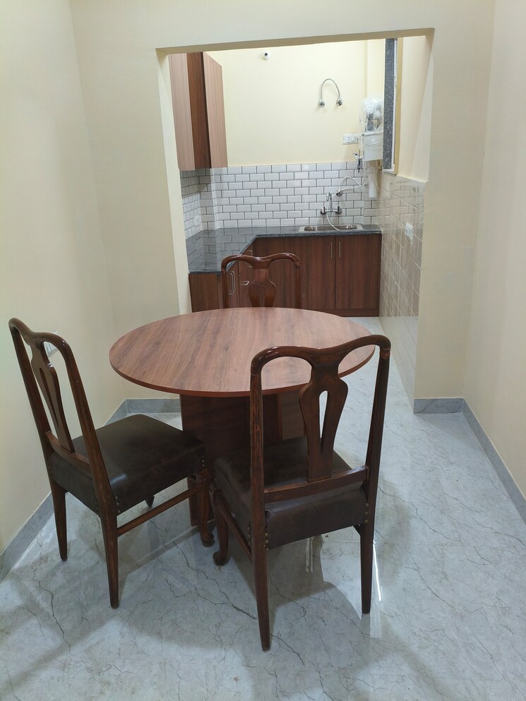 Living Room, sector 27 2 Bedroom 120 Sq.Yd. Builder Floor In Sector 27 Gurgaon 8790068