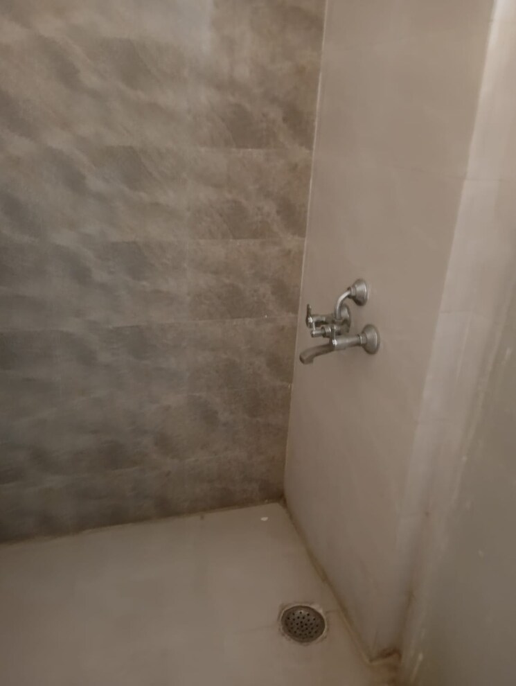 Bathroom, smart-world-gems 3 Bedroom 1423 Sq.Ft. Apartment In Sector 89 Gurgaon 8789950