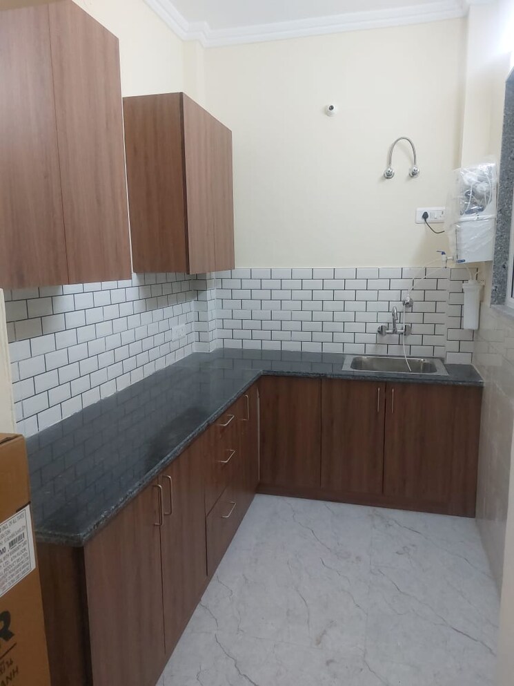 Kitchen, sector 27 2 Bedroom 120 Sq.Yd. Builder Floor In Sector 27 Gurgaon 8790068