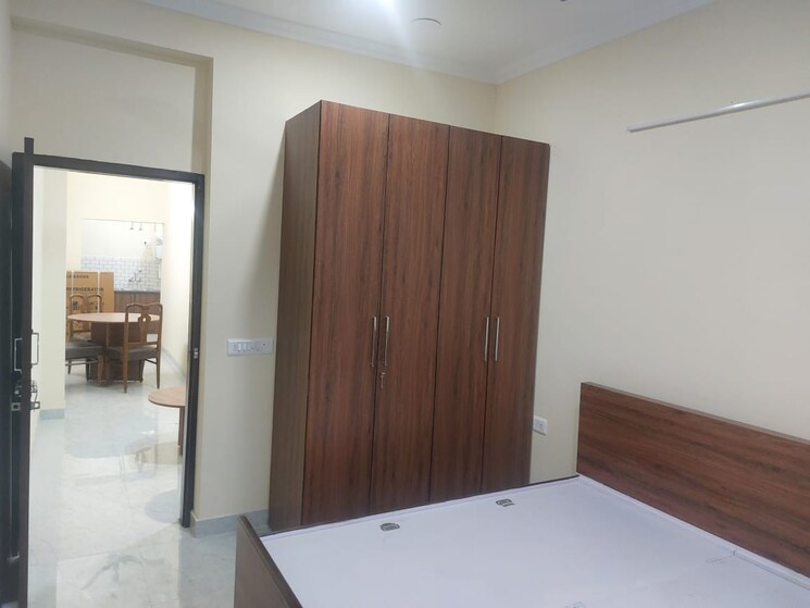 Room, sector 27 2 Bedroom 120 Sq.Yd. Builder Floor In Sector 27 Gurgaon 8790068