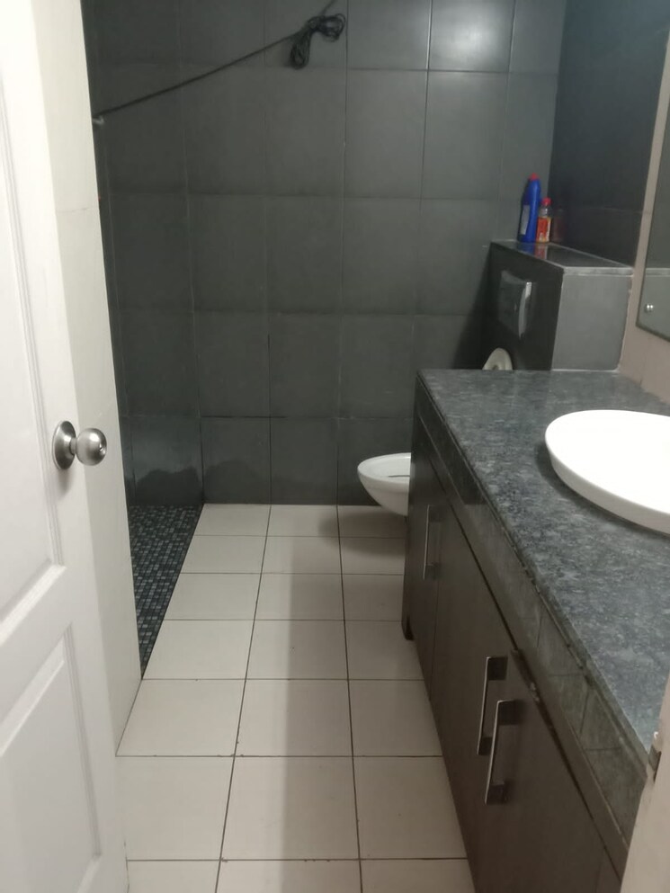 Bathroom, raheja-vedas 3 Bedroom 1833 Sq.Ft. Apartment In Sector 108 Gurgaon 8789983