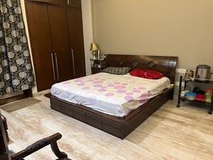Bedroom in 3 BHK Builder Floor at Dlf Phase I – for Sale