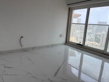 Room in 3 BHK Apartment at Andheri West – for Rent