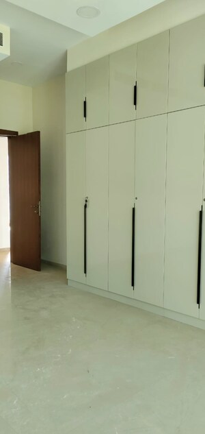 Room in 3 BHK Apartment at K Raheja Vivarea, Mahalaxmi – for Sale