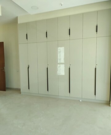 Room in 3 BHK Apartment at K Raheja Vivarea, Mahalaxmi – for Sale
