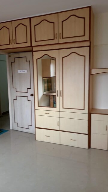Room in 2 BHK Apartment at Riddhi Garden, Malad East – for Rent