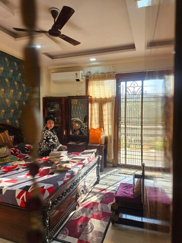 Bedroom in 3 BHK Builder Floor at Onyx Plaza, Vasundhara Sector 3 – for Sale